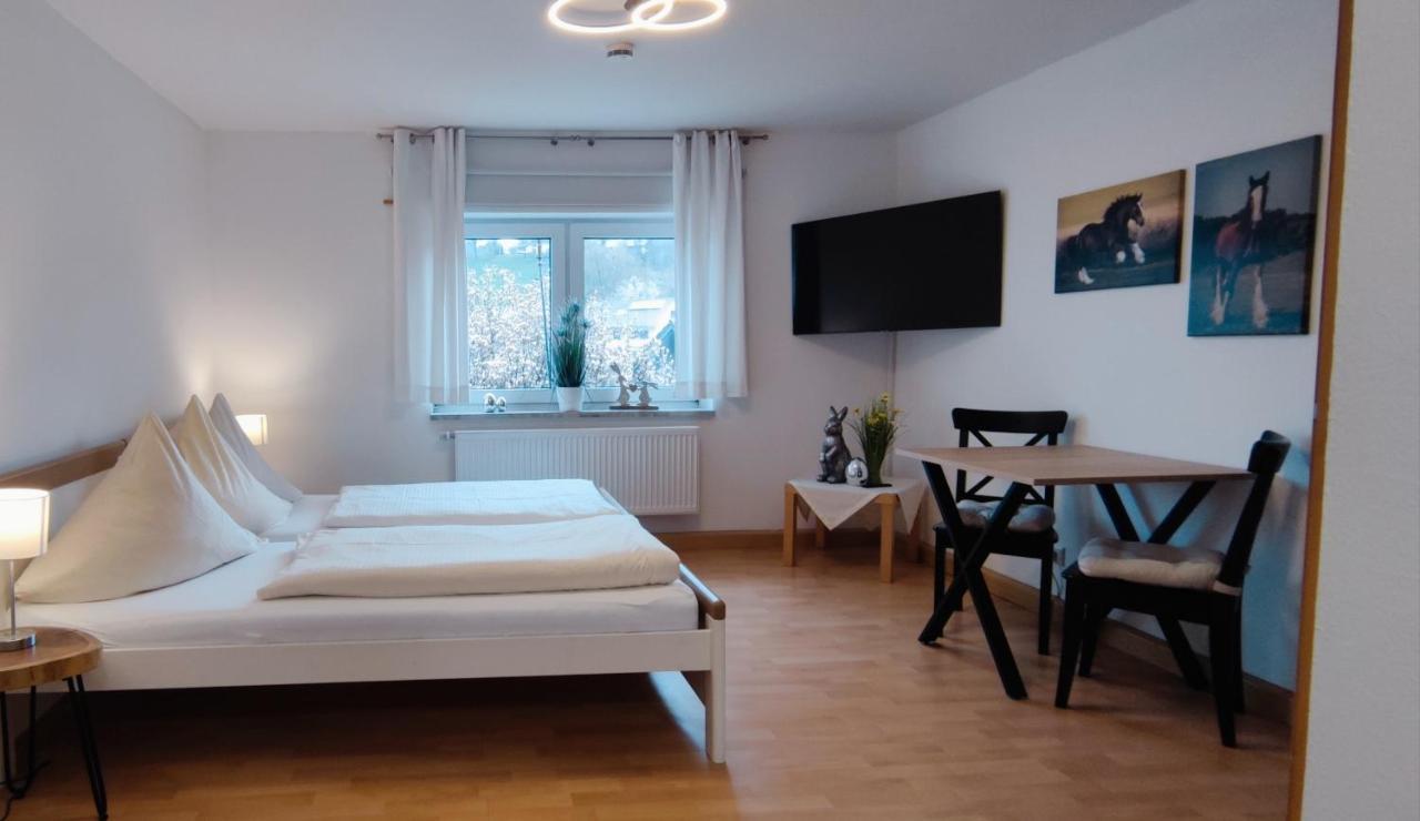 Dorfschaenke Deggendorf Ferienwohnung,Appartement,Hotelzimmer Quarto foto